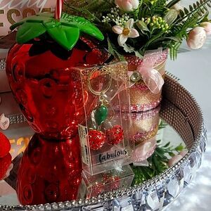 Sipper Cup 32 oz and  Fabulous Stroberry Chain Bag Set